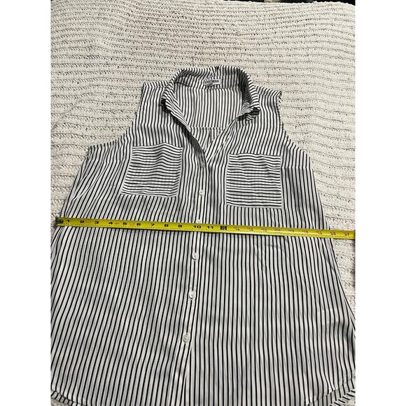 NWOT Express Sleeveless Blouse Striped Button Front Womens Sz Large White Black - Picture 4 of 9